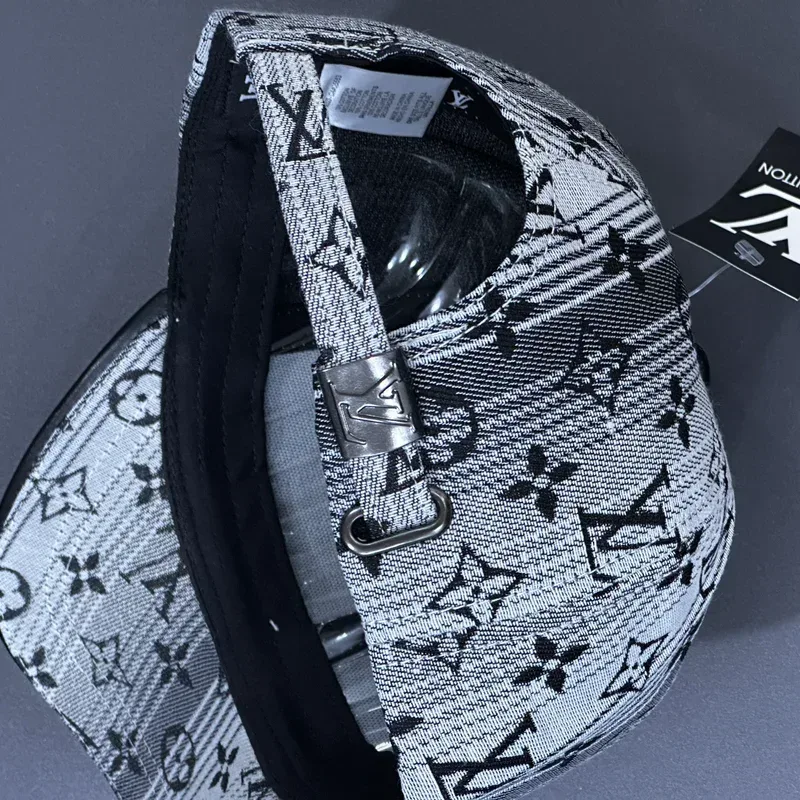 كاسكيطة لويس فويتون Louis Vuitton لوجو اسود