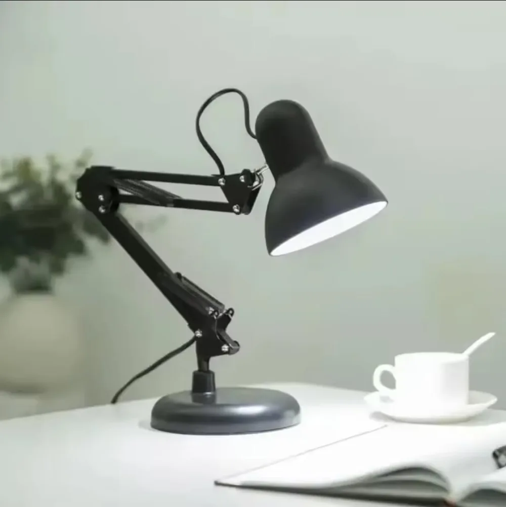 Lampe de bureau en métal