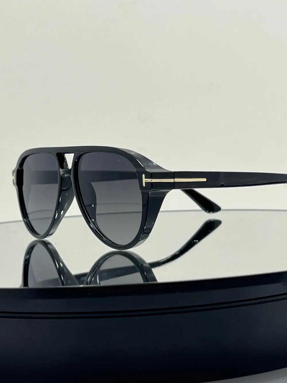 TOM FORD