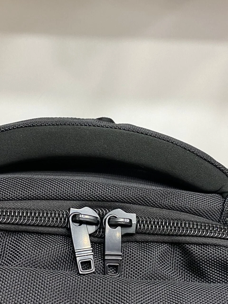 Sac à dos business élégant pour laptop grande capacité