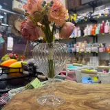 Vas avec beaucoup de fleurs