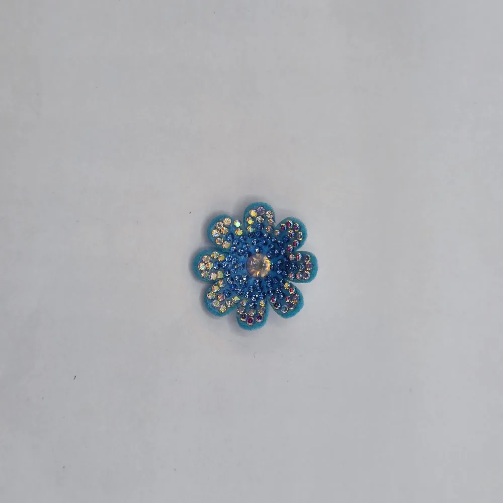 Fleur avec strass