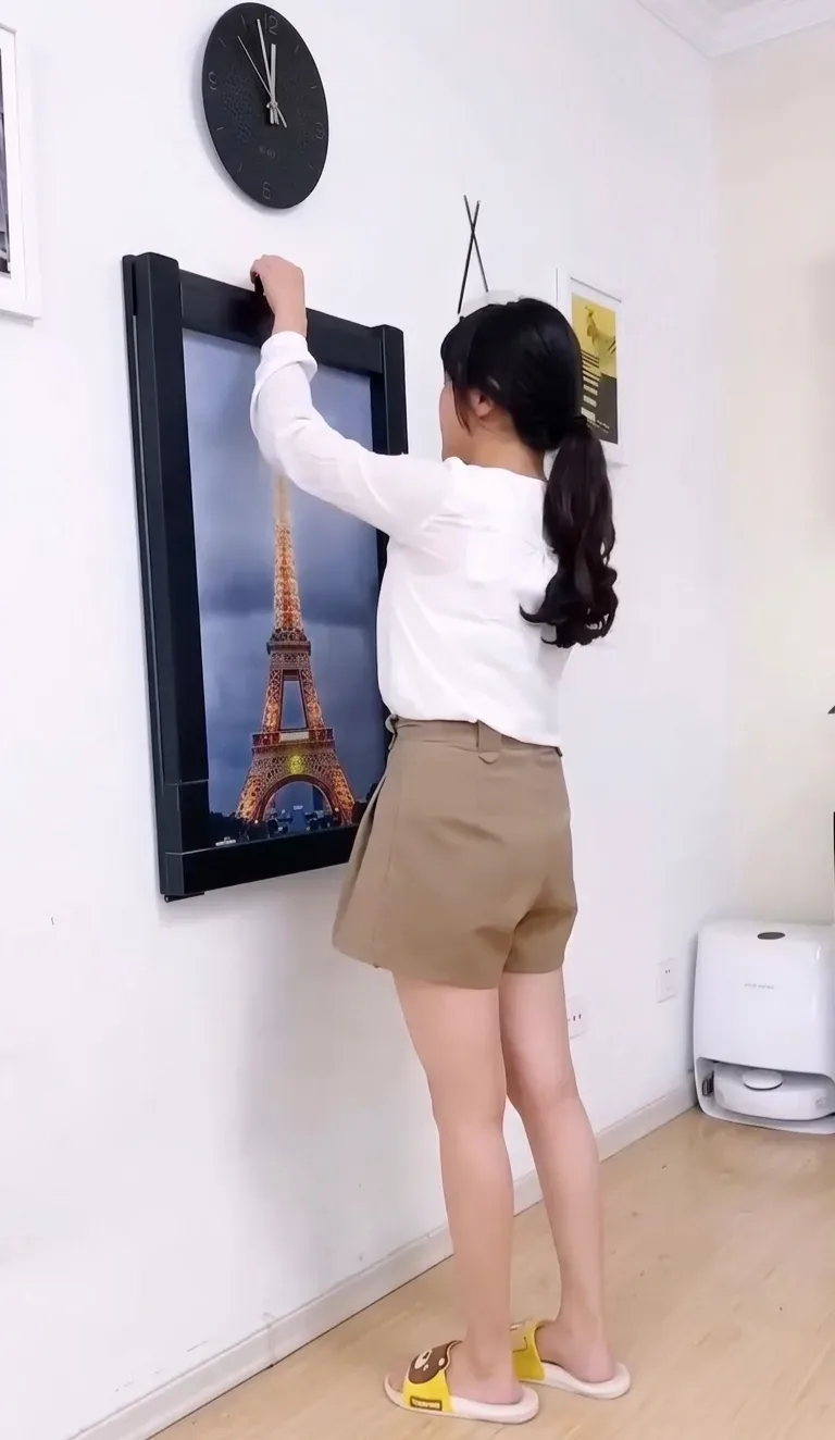 🖼️ Cadre Mural Transformable : Table 2en1