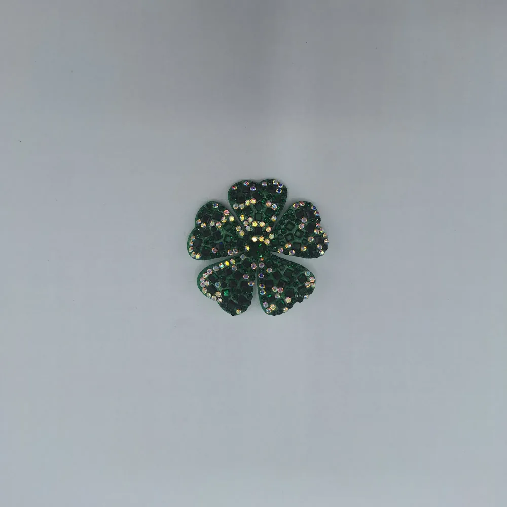 Fleur avec strass