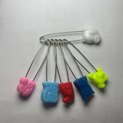 Epingles a Nourrice de Couleurs Motif