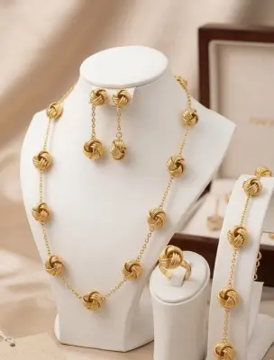 Parure Dorée "Nœuds d'Amour" (4 Pièces) – Chaîne à Motifs Entrelacés