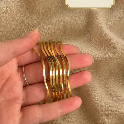 Lot de bracelets joncs dorés