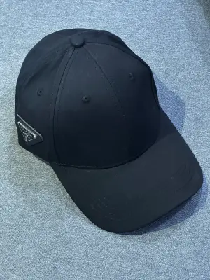 كاسكيطة برادا Prada اسود