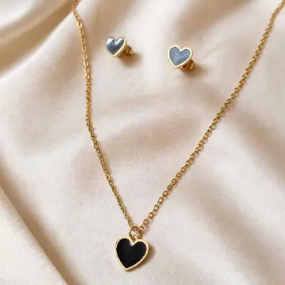 Collier et boucles d’oreilles