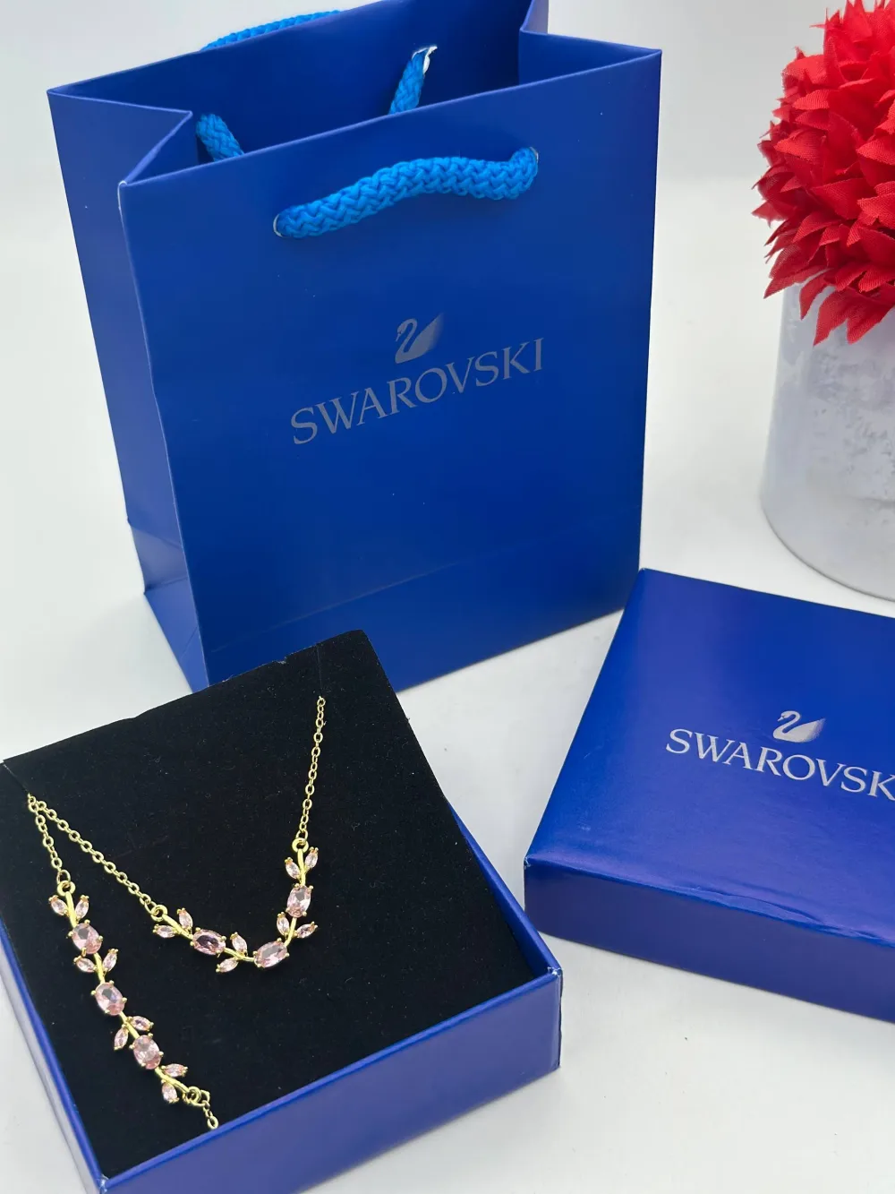 سلسلة الورود 🥀/swarovski(سلسلة + سوار +الكيس والعلبة مجانا💙)  3موديلات