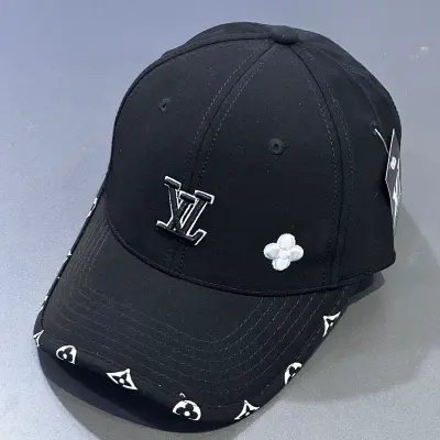 كاسكيطة لويس فويتون Louis Vuitton اسود