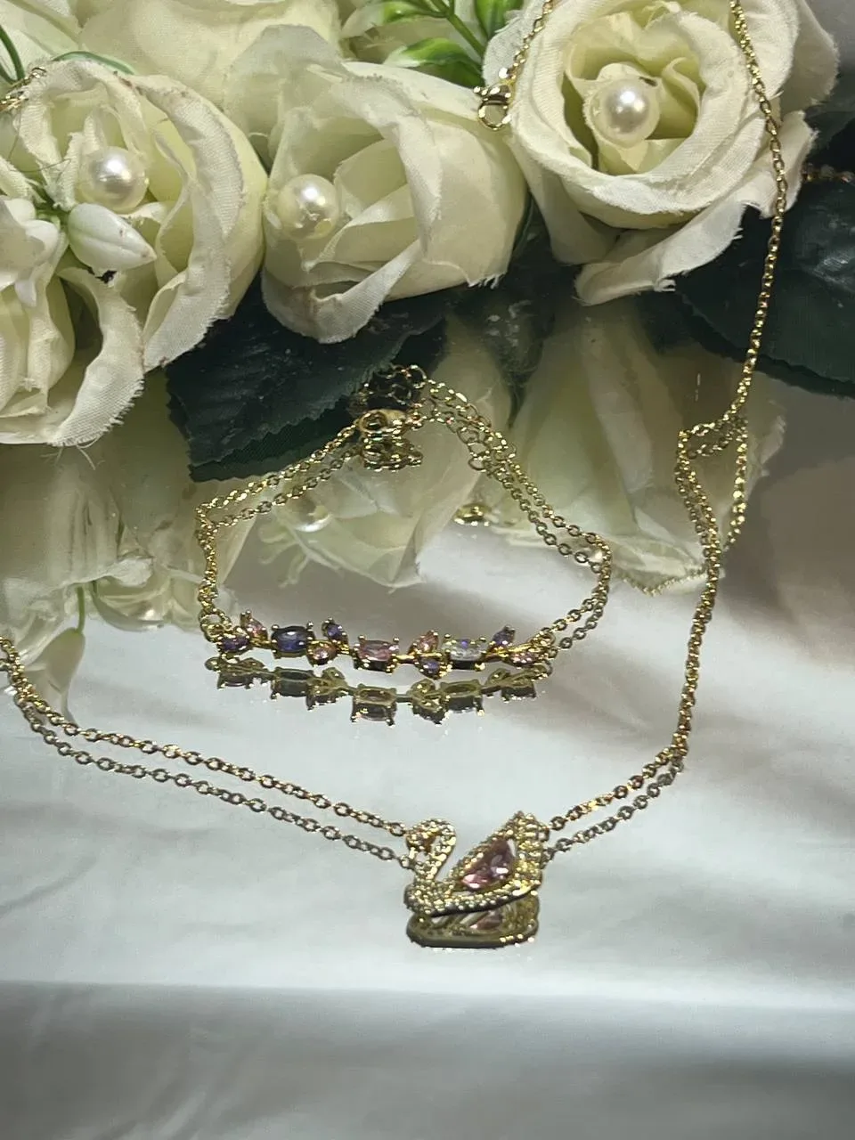 طقم البجعة /swarovski.(سلسلة + سوار+الكيس والعلبة مجانا💙)🦢 [موديل 3]
