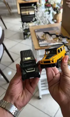 Mini voiture SUV en métal