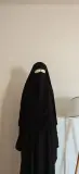 ستار عملاق بدون تينده بالخيط بين العينين