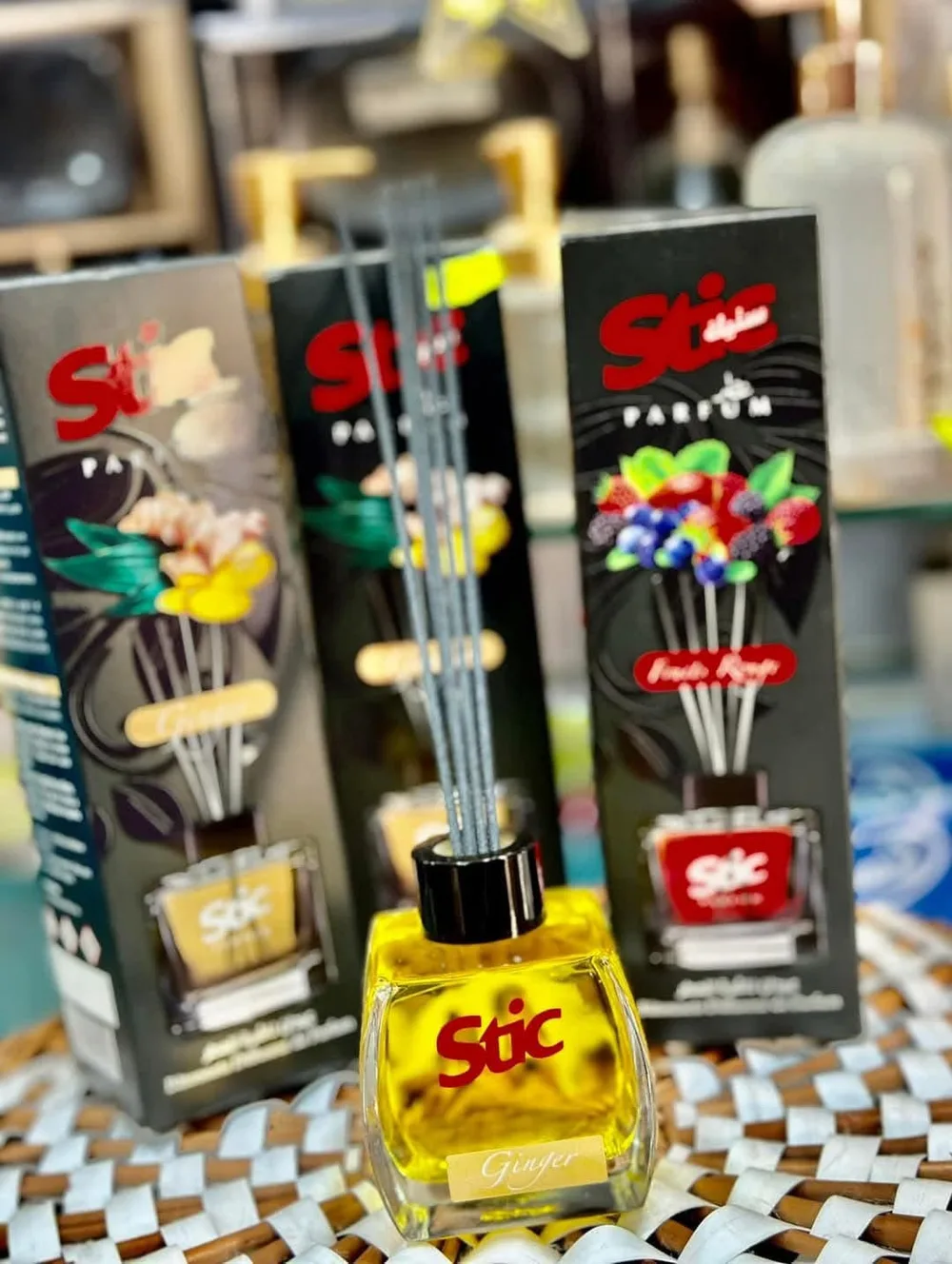 bâtonnets diffuseurs de parfum de la marque Stic.