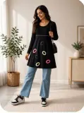 Tunique noire à motifs graphiques colorés – PIÙ & PIÙ