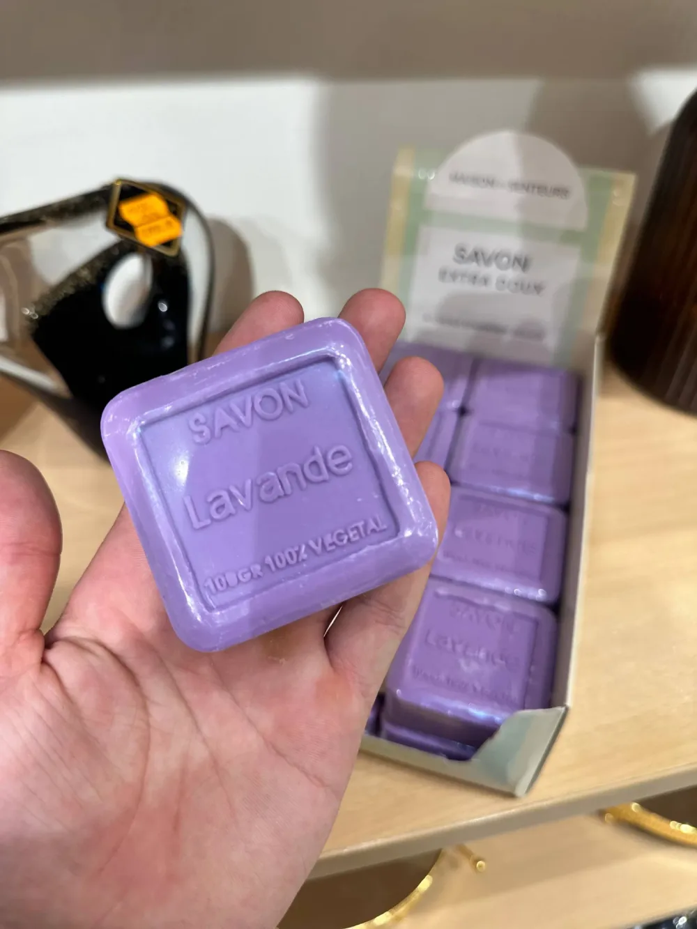🧼 Savon Extra Doux à l'Huile d'Amande Douce – Maison de Senteurs
