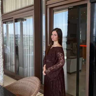 Robe d’hôtesse modèle Aura en dentelle