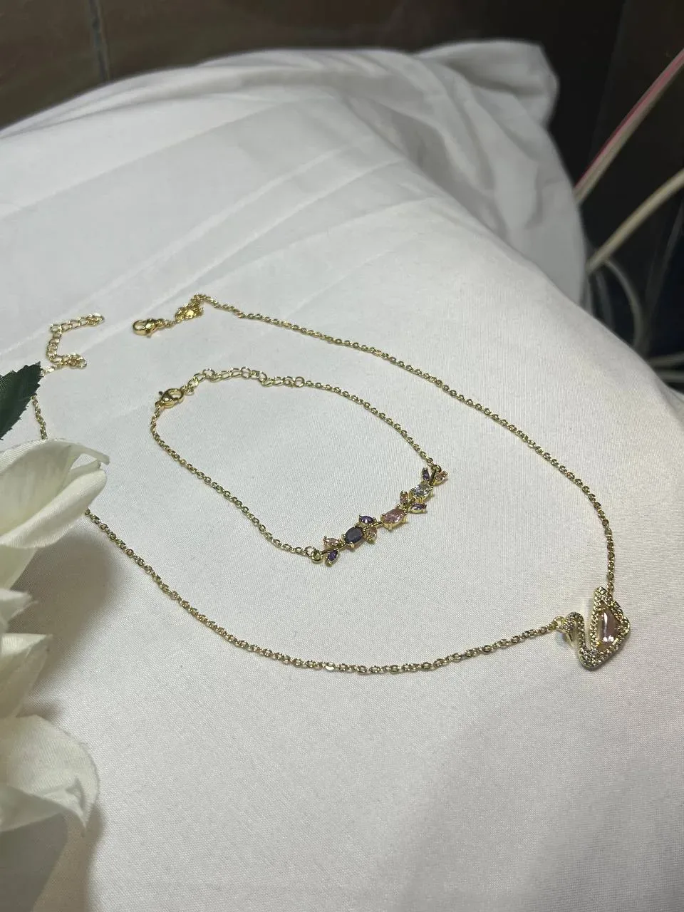 طقم البجعة /swarovski.(سلسلة + سوار+الكيس والعلبة مجانا💙)🦢 [موديل 3]