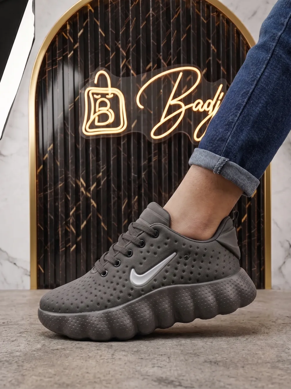 حذاء رياضي نايكي سحري مموج (Nike Cloud Wave Runner