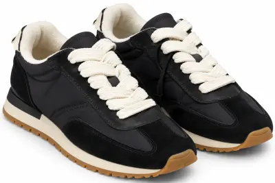 Baskets Femme ZARA Noires à Lacets Blancs – Semelle Camel