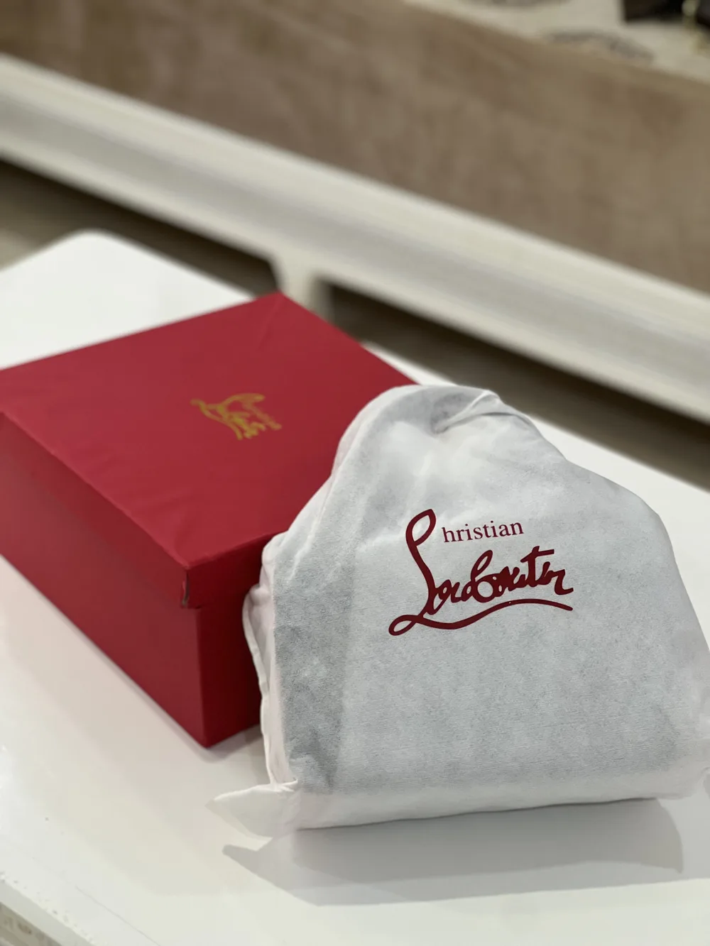 LOUBOUTIN – Black & Red Edition