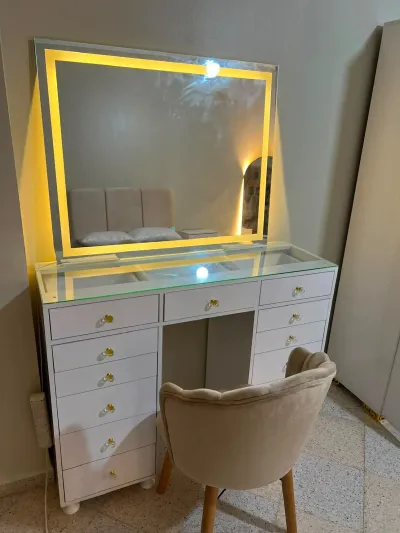 Coiffeuses et commodes