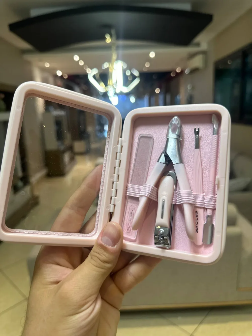 Trousse de Manucure Compacte – Étui Coloré