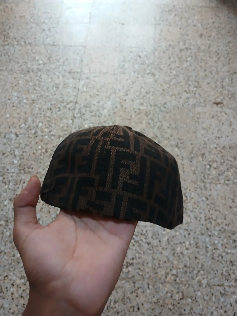 Cap fendi plat