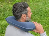 وسادة الرقبة و السفر