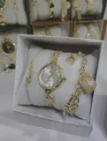 ساعة نساء مع اكسسوارات