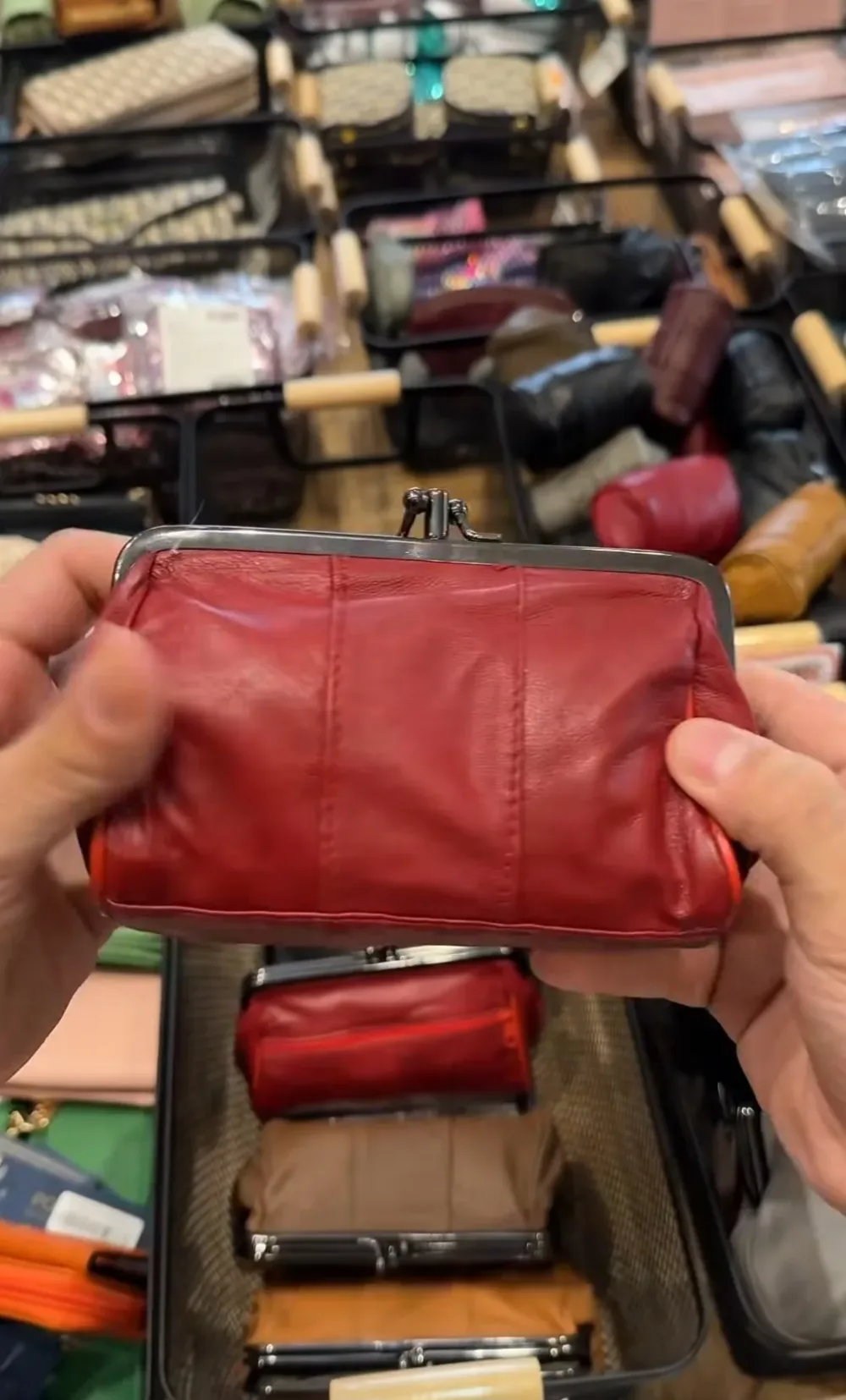 Porte-monnaie en cuir véritable à fermoir métallique clic-clac