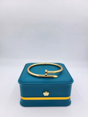 Bracelet Cartier clou khchine simple, avec Cartier imprimé dessus