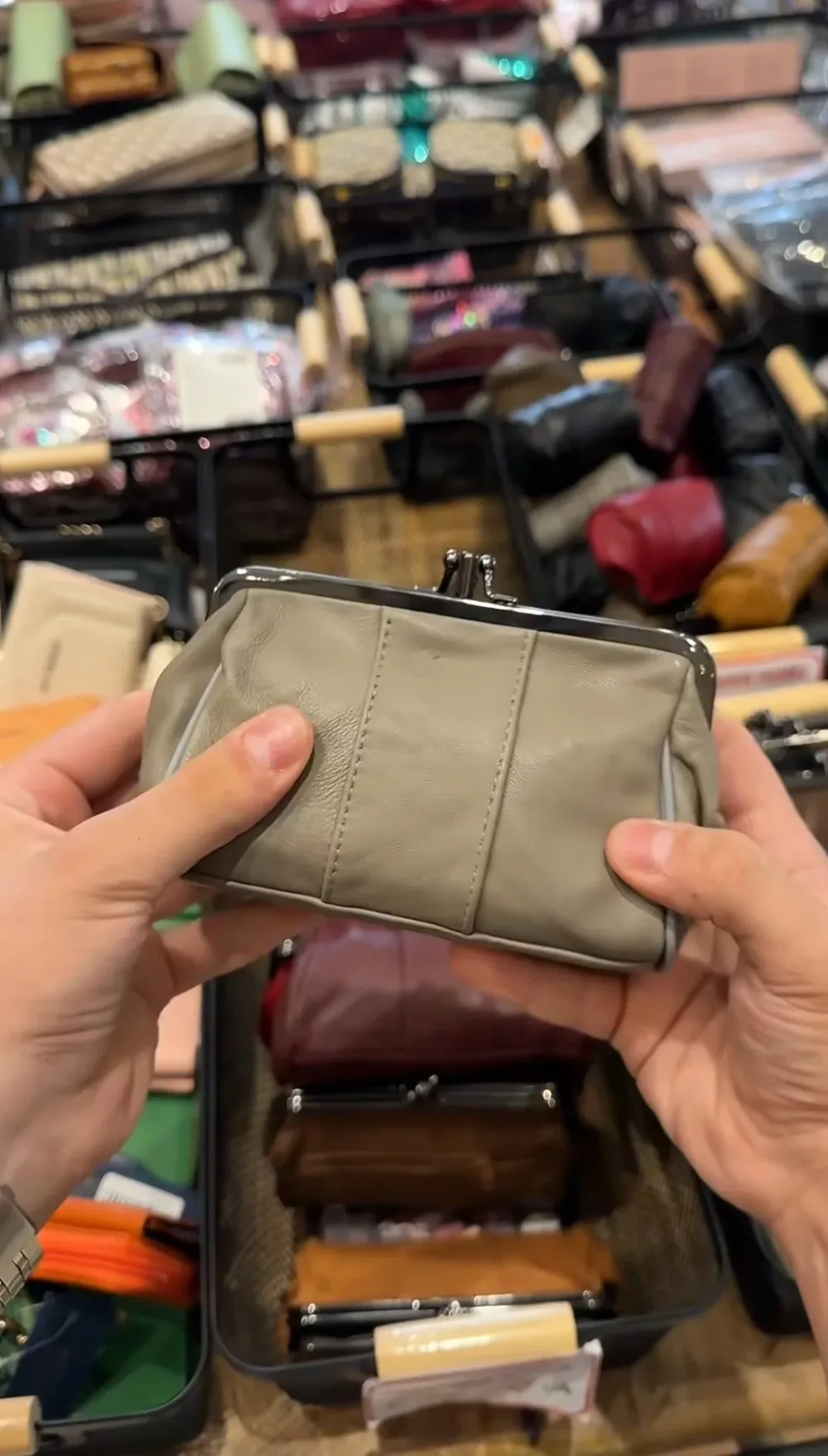 Porte-monnaie en cuir véritable à fermoir métallique clic-clac