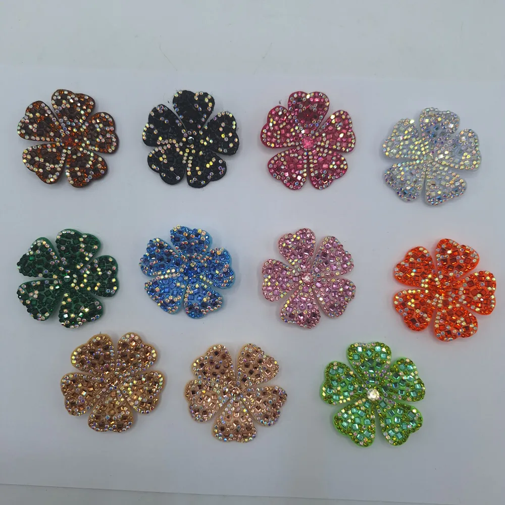Fleur avec strass