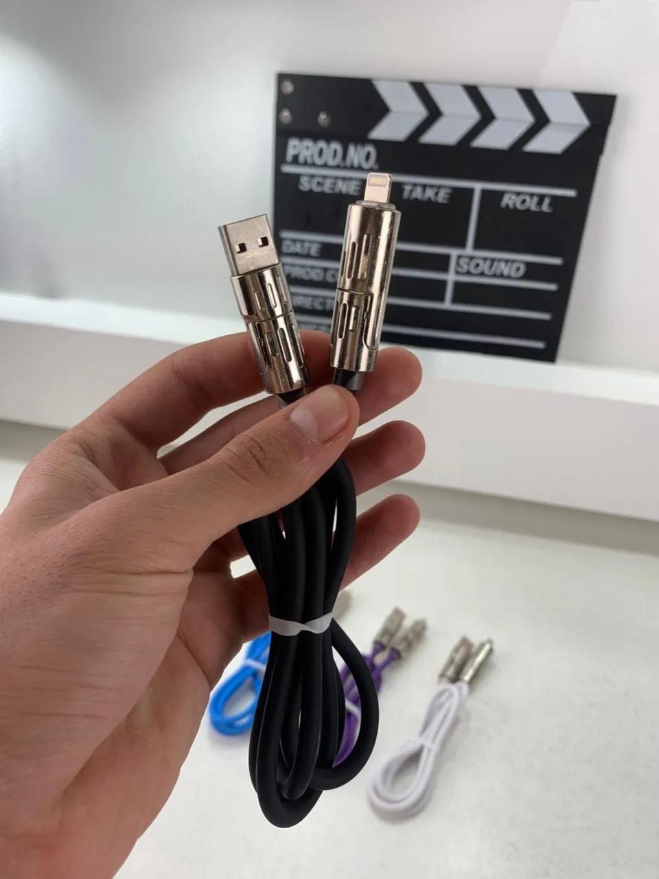 Câble de charge multifonction 4 en 1 USB C, A et Lightning 240W – كابل شحن متعدد الرؤوس