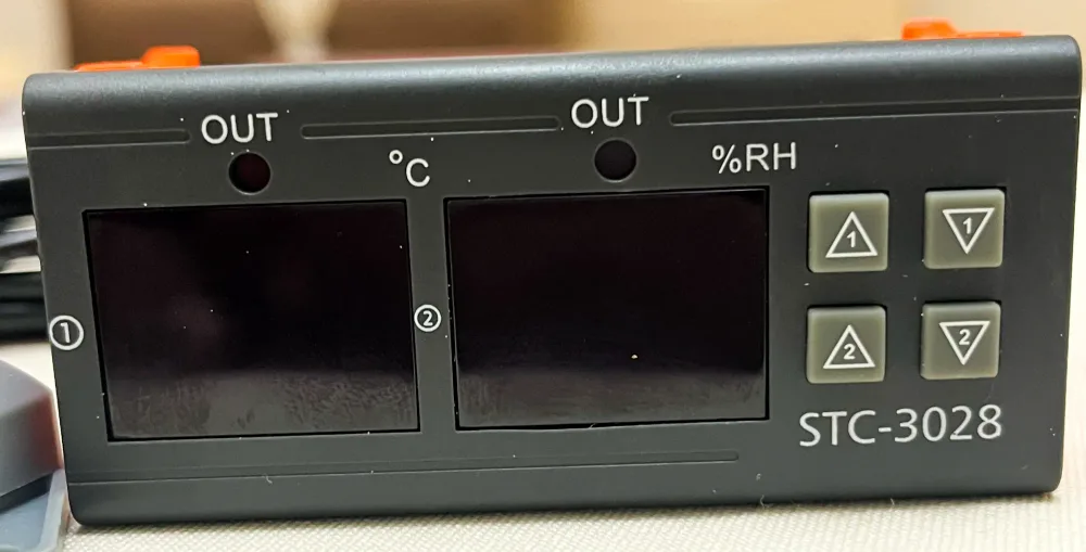 متحكم الحرارة والرطوبة STC-3028 Contrôleur de température et d'humidité