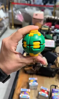Balle Anti-Stress 3D Décompression – Press & Rotate