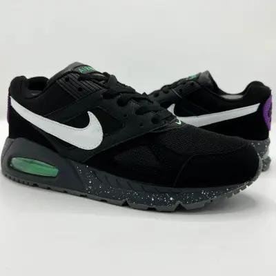 Air Max IVO