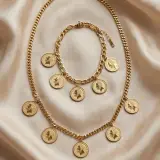 Parure à médaillons dorés