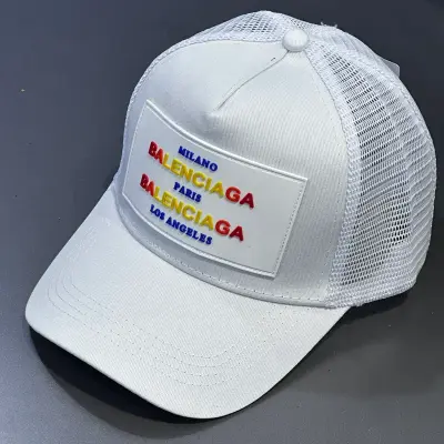 كاسكيطة بالنسياغا Balenciaga ابيض