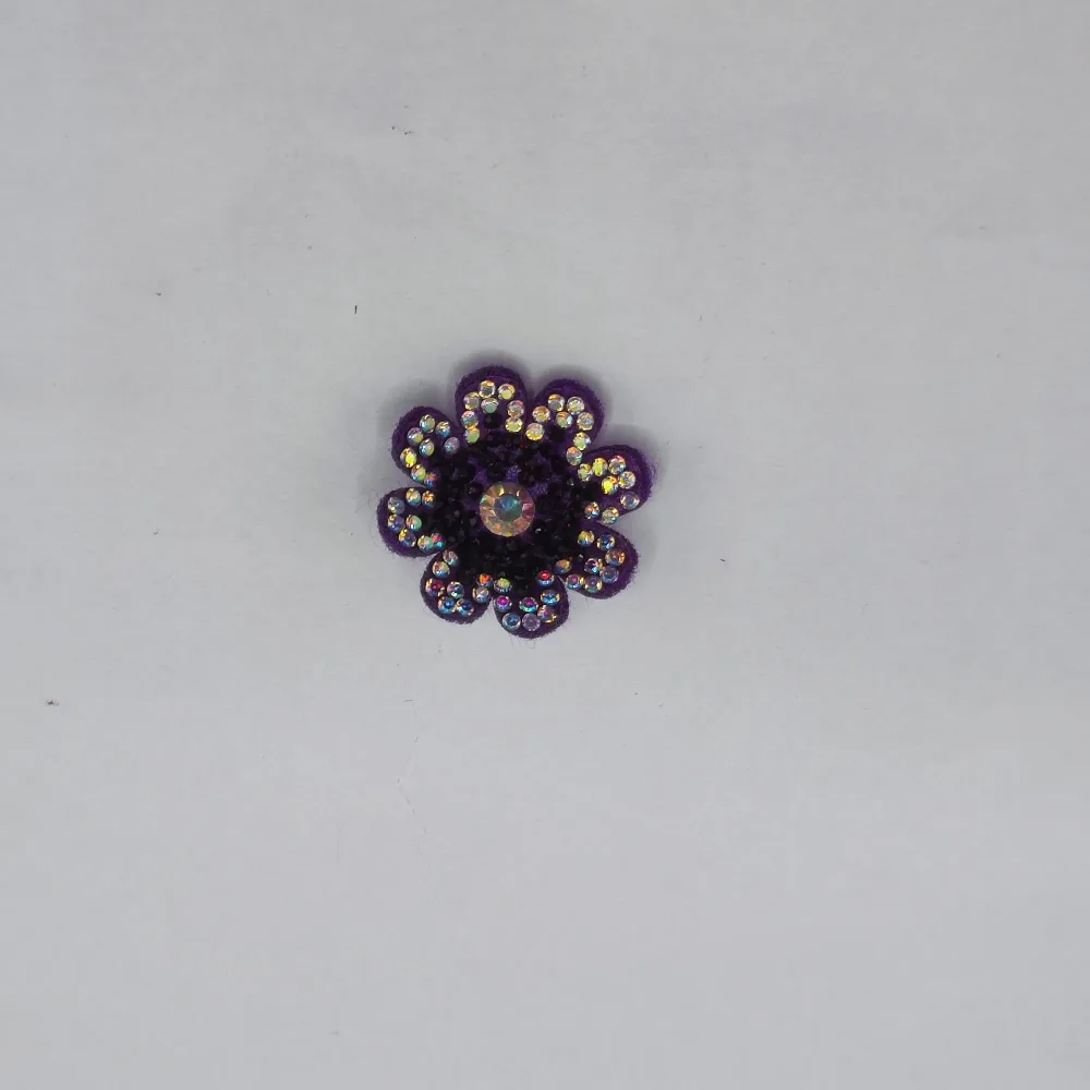 Fleur avec strass