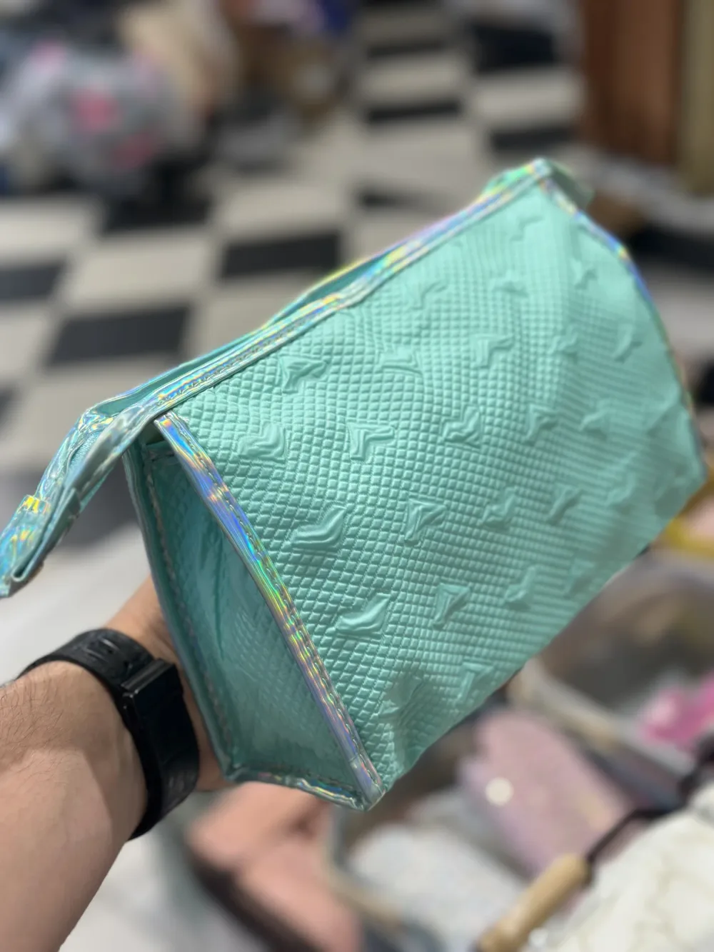 Trousse de Maquillage Texturée – Finition Holographique ✨