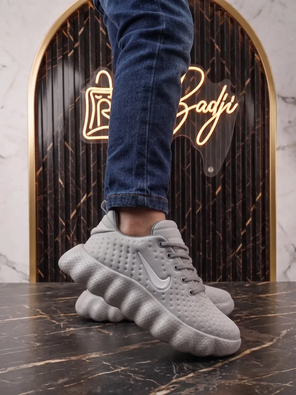 حذاء رياضي نايكي سحري مموج (Nike Cloud Wave Runner