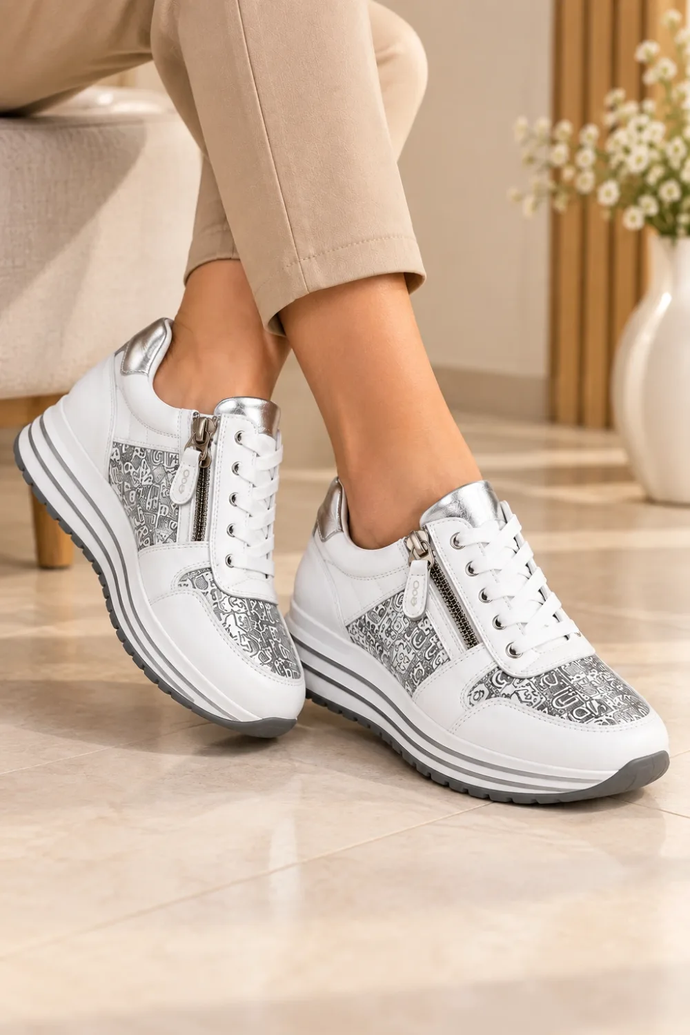 Baskets ARA blanches à détails argentés – Cuir véritable – Pointure 40