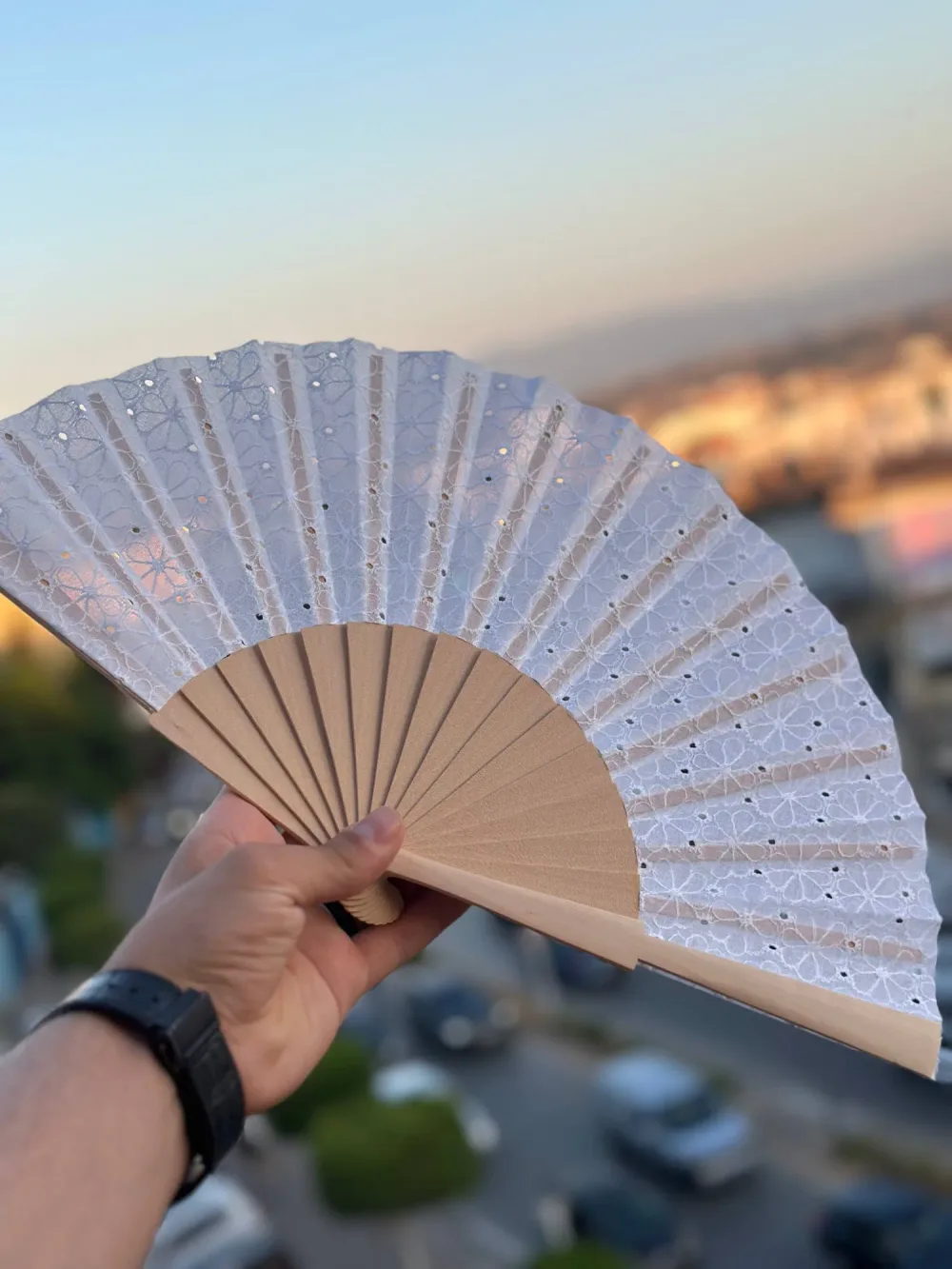 Éventail en Dentelle Brodée – Style Espagnol