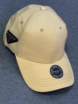 كاسكيطة برادا Prada باج