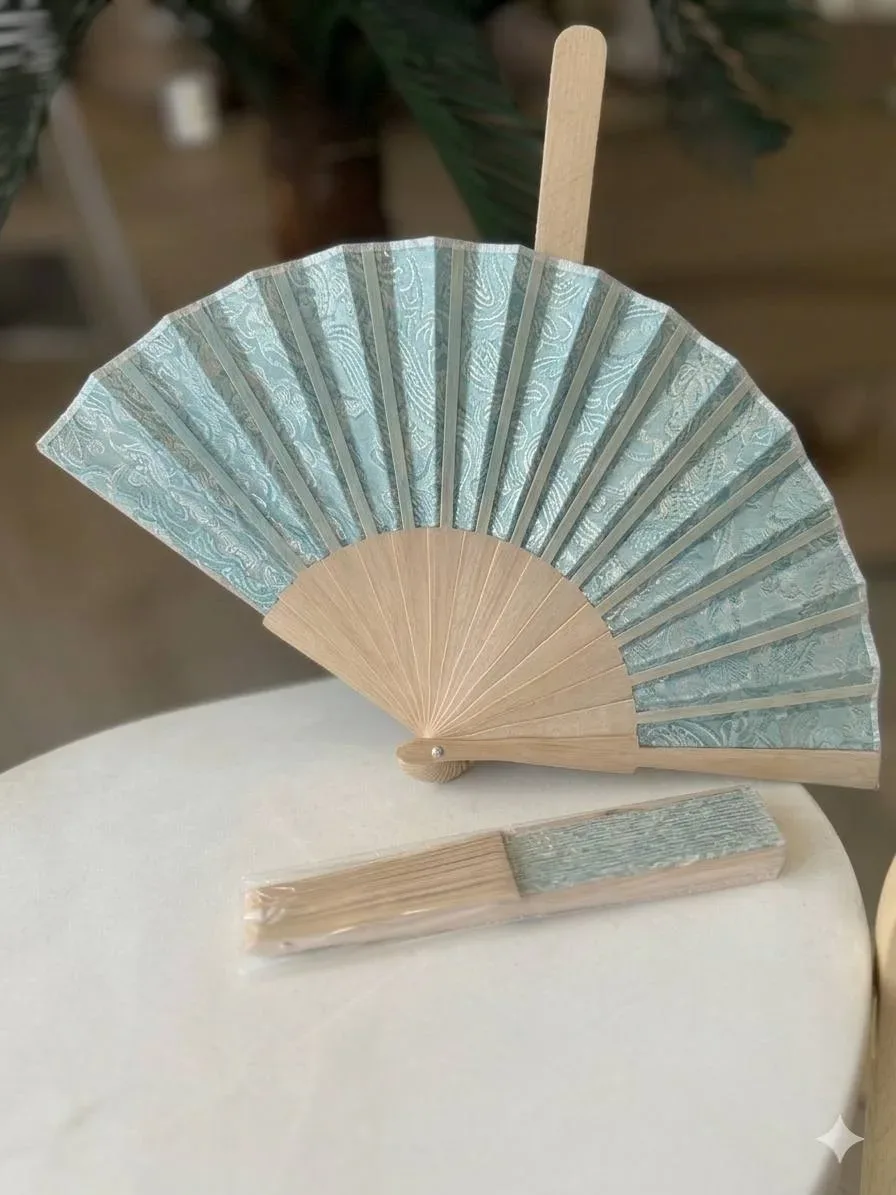 Éventail Pliant en Bois et Tissu Brocart
