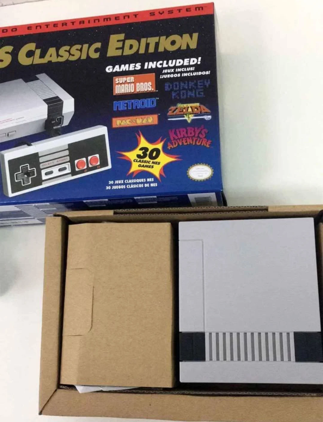 Mini NES sous emballage avec 21 jeux