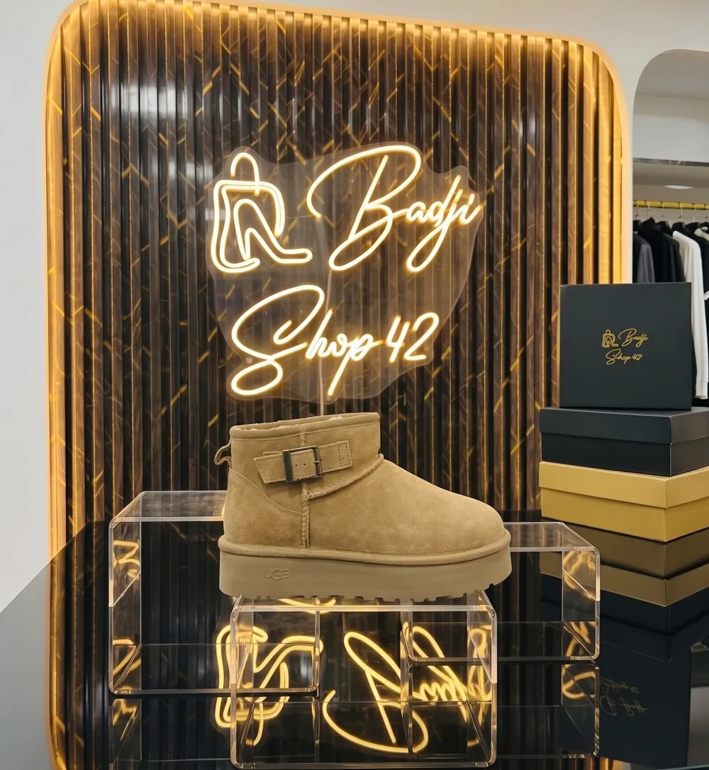 👢 بوت شتوي قصير بلاتفورم بحزام وإبزيم (Mini UGG Platform